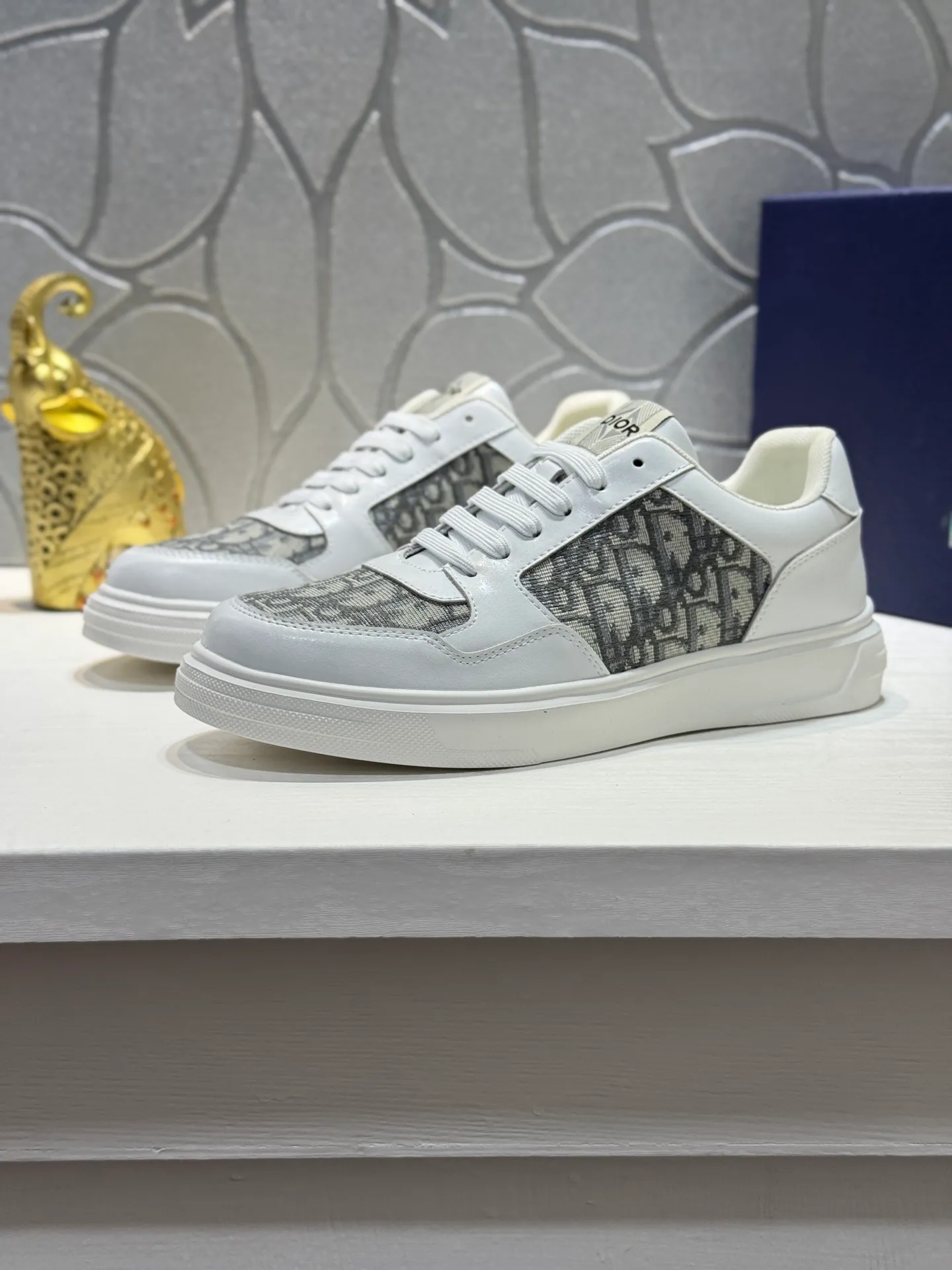Men's men's shoes 💰400 [New model] 🌂🌂Dior (Dior) 🆕 Low-top casual shoes, carefully made of first-layer cowhide with canvas, comfortable and breathable ~ rubber soles, enhance style. Fashionable and versatile, it can complement any look. Featuring an exquisite design that is uniquely dynamic and modern, this shoe is part of Dior's legacy and embodies modern elegance. Size: 38-44 (45 customized